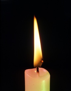 தியாகத்தின் நிஜம் மெழுவர்த்தி... Candle-flame-1-ajhd